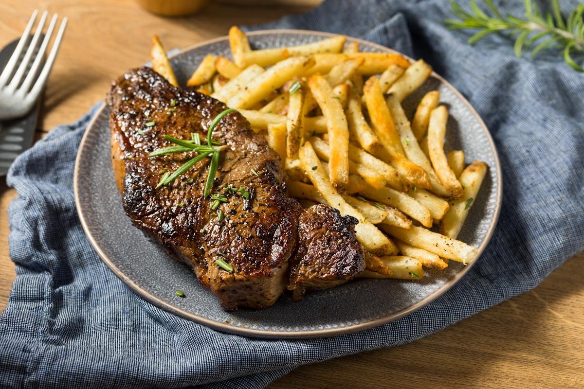 Combinația alimentară care îți blochează digestia fără să știi: Ce să eviți pentru o sănătate mai bună