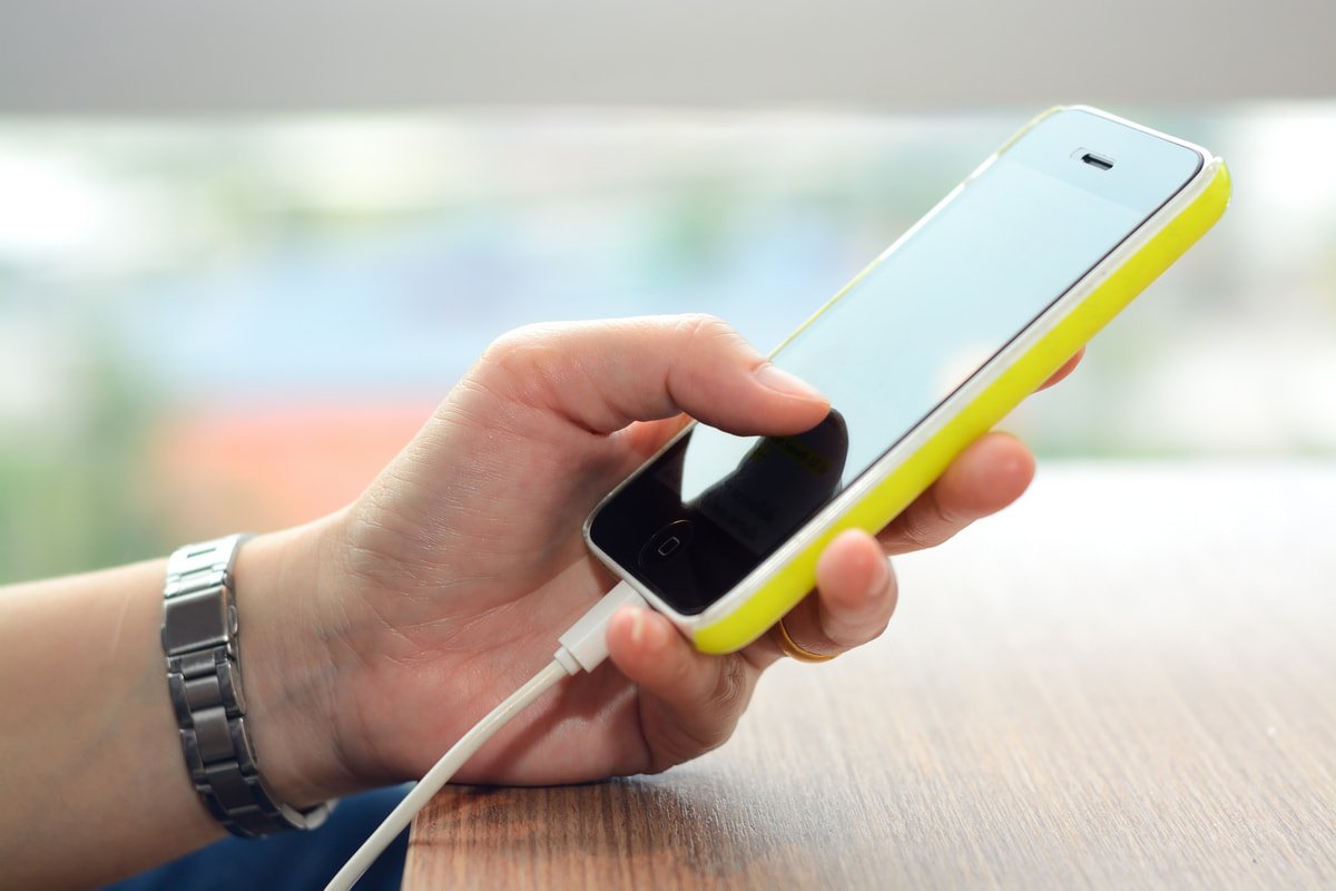 Cum să încarci telefonul mai repede: 1 setare ascunsă