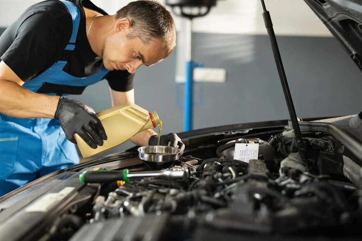 Uleiul banal care salvează motorul pe timp de iarnă