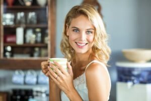 Ce se întâmplă dacă arunci zațul de cafea în grădină: Beneficii surprinzătoare și sfaturi utile