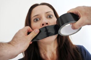 Trucul cu bandă adezivă pe care nu l-ai folosit niciodată corect: Simplu și genial
