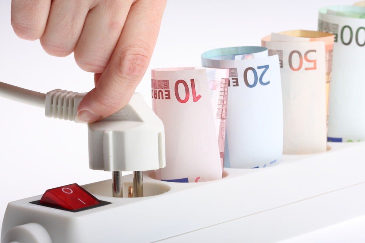 Cum economisești energie doar din priză: Sfaturi simple și eficiente