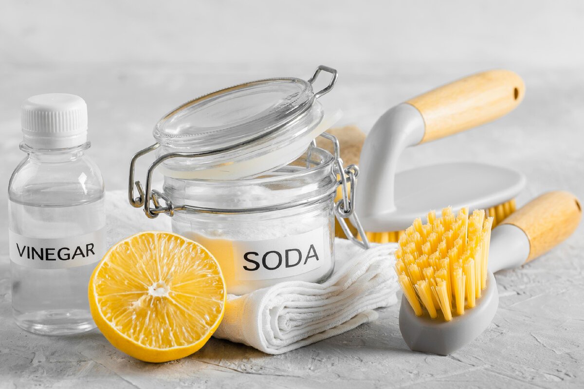 Cum să cureți rapid orice suprafață cu doar două ingrediente: O soluție simplă și eficientă