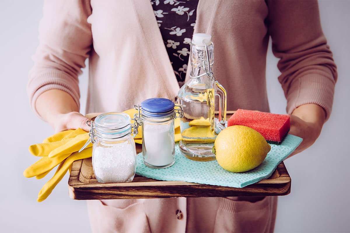 Cum să cureți rapid orice suprafață cu doar două ingrediente: O soluție simplă și eficientă