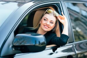 Butonul din mașină pe care toți îl ignoră, dar economisește combustibil: Secretul unei condus economic