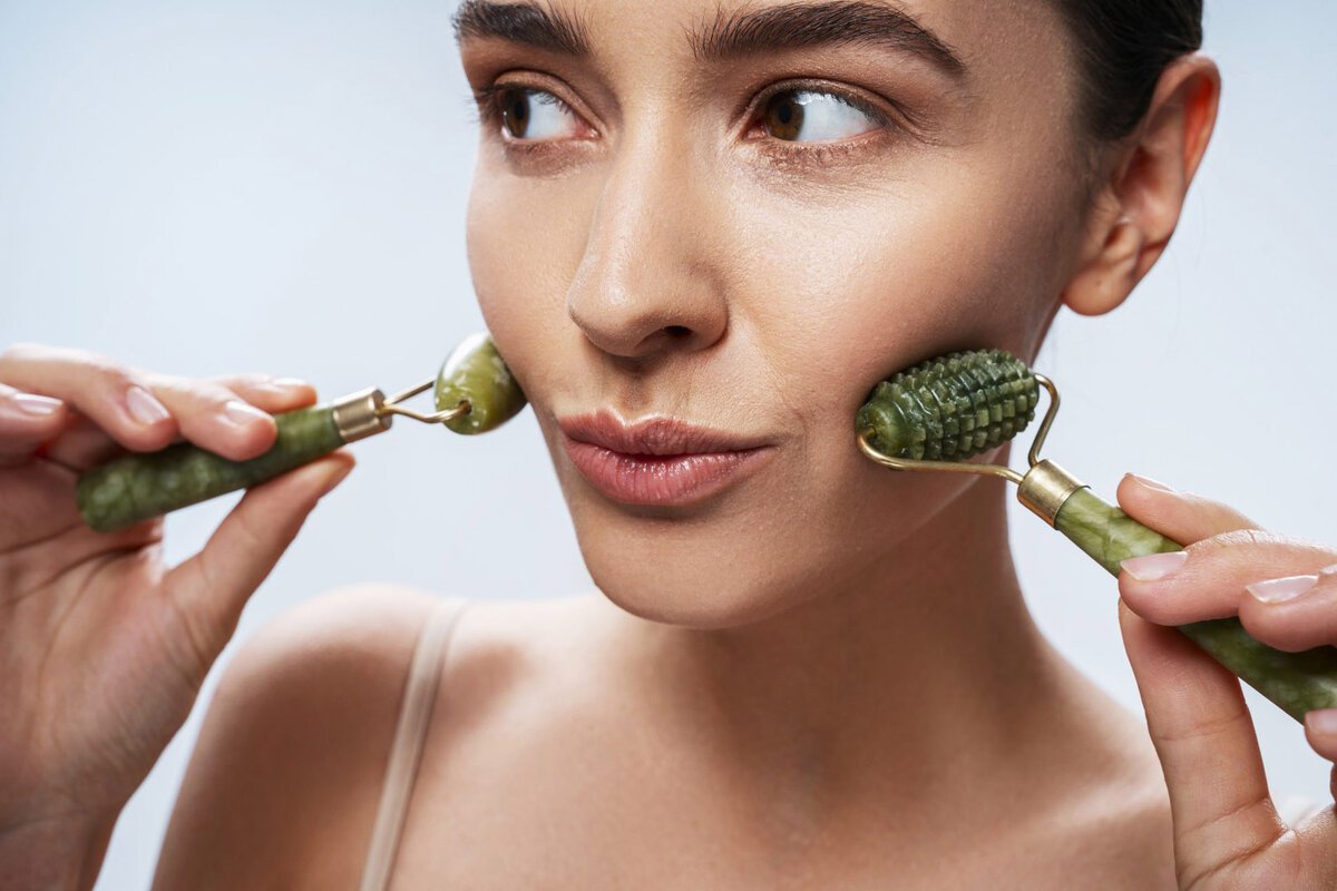 Masaj facial de 2 minute care redefinește conturul