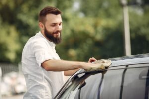 De ce să nu speli mașina când e cald afară: Greșeala care îți poate deteriora vopseaua