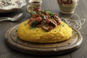 Mămăliga reinterpretată de bucătari cu stele Michelin: O capodoperă culinară