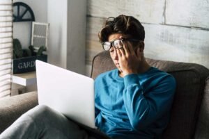 Exercițiul de 5 secunde care relaxează ochii instant