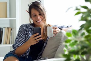 Butonul ascuns de pe telefon care îți salvează bateria