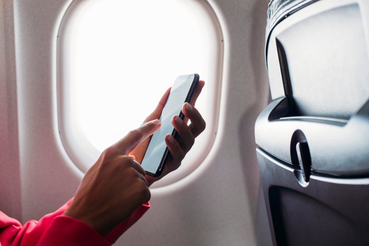 Ce face de fapt modul avion în telefonul tău?