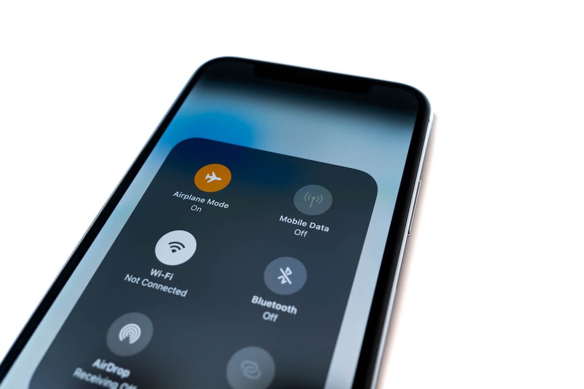 Ce face de fapt modul avion în telefonul tău?