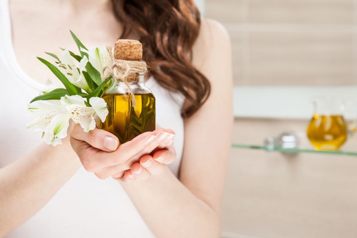 Ingredientul simplu care înlocuiește crema scumpă: Uleiul de măsline, secretul frumuseții naturale
