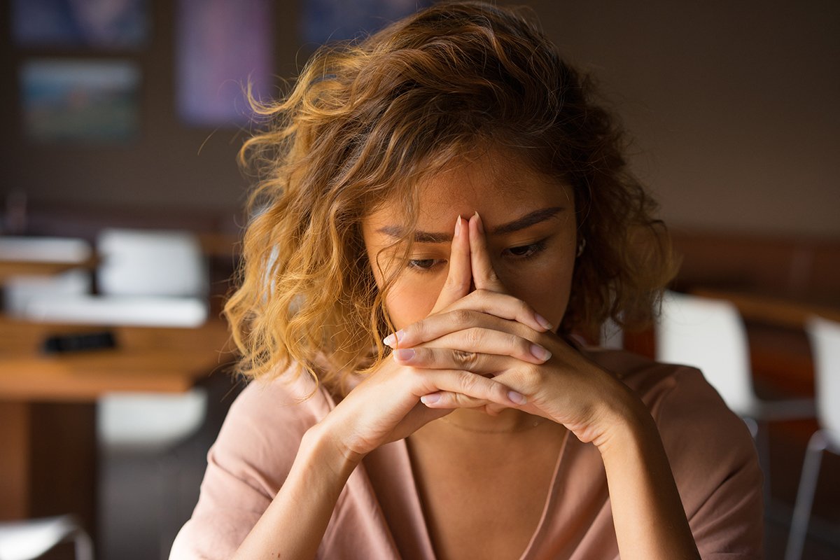 Întrebarea care „repornește” starea de anxietate: Secretul calmului instant