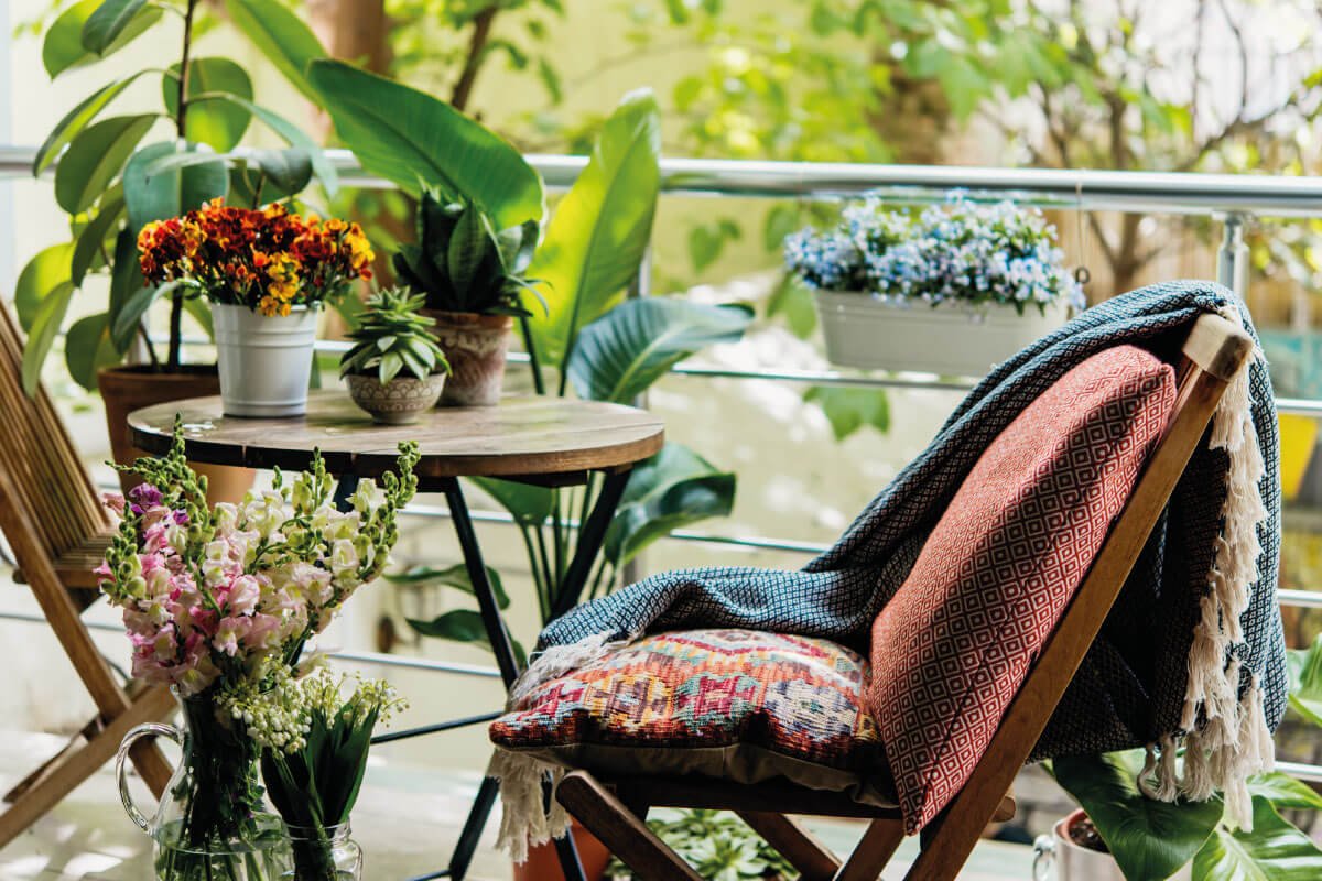Balcon în stil urban jungle: trendul din Cluj care cucerește