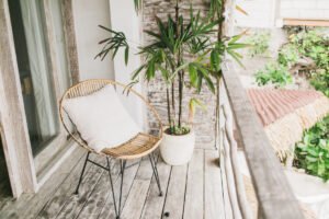 Balcon în stil urban jungle: trendul din Cluj care cucerește