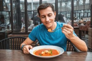 Borș cu pâine în formă de oală: Cum să gătești în stil românesc