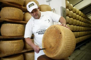 Brânză de casă în borcan: rețeta simplă a bunicilor