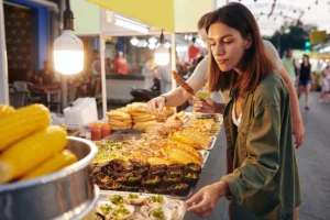 Mâncare stradală în București: Unde să mergi pentru cei mai buni mici în 2025
