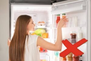De ce nu trebuie să pui mâncare fierbinte în frigider: Adevărul despre siguranța alimentelor