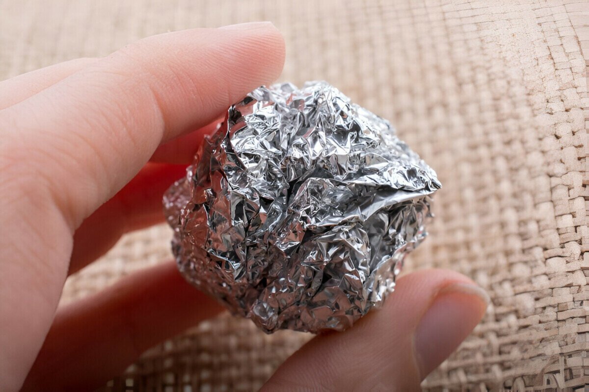 Folia de aluminiu care îți rezolvă o problemă de zi cu zi