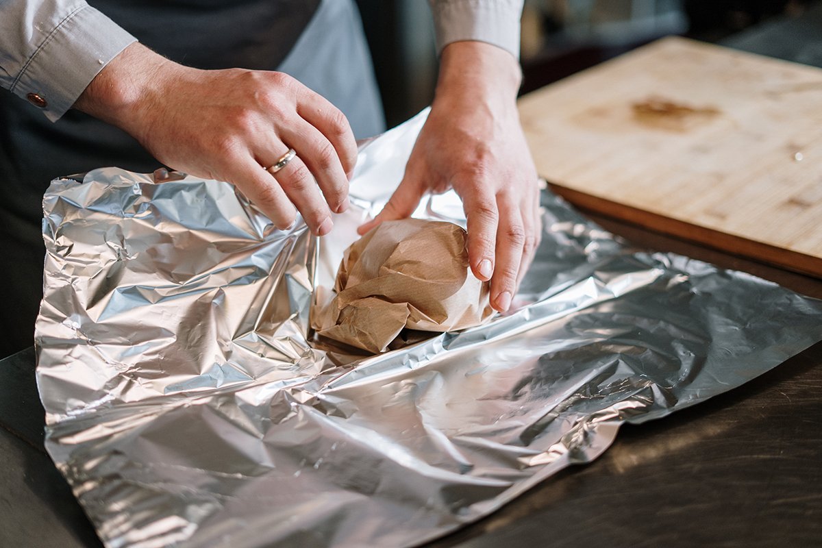 Lifehack: Folie de aluminiu în frigider – economisește spațiu! Iată cum să o folosești corect