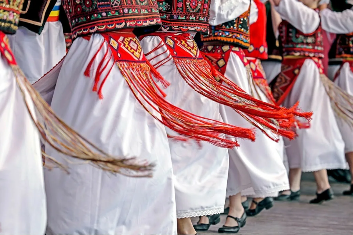 Folclorul în garderobă: Poartă-l cu mândrie