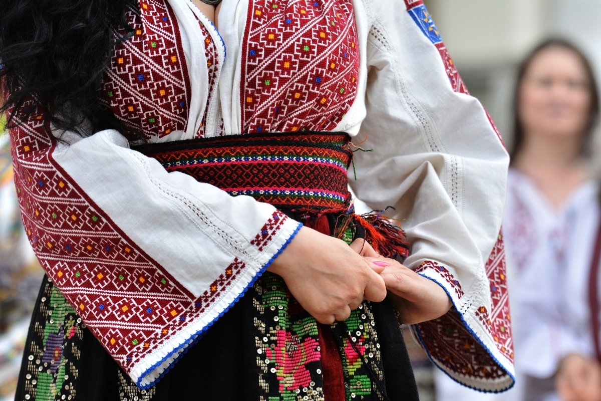 Folclorul în garderobă: Poartă-l cu mândrie