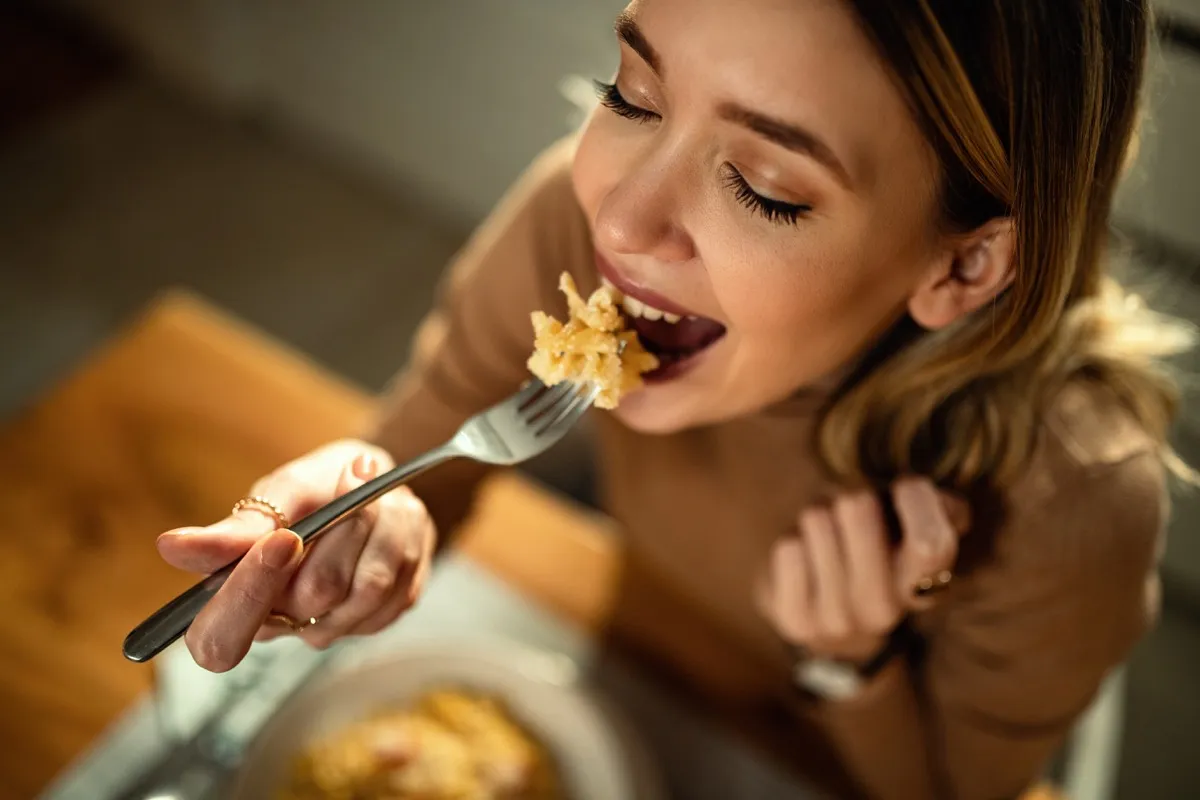 Greșeala la dietă care te face să mănânci și mai mult