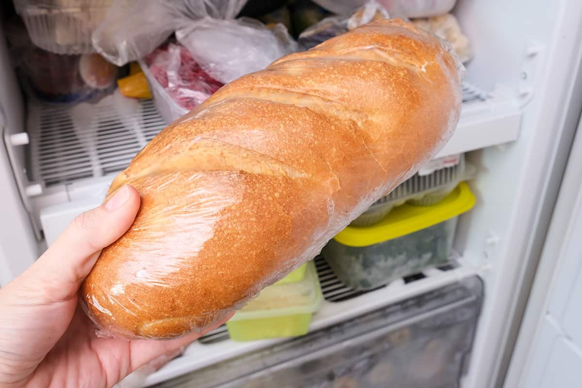 De ce nu trebuie să pui pâinea în frigider?