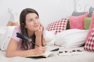 De ce merită să ții un jurnal al succesului și cum să începi cu doar 3 fraze pe zi