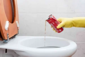 Coca-Cola în toaletă