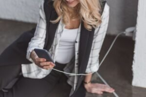 De ce încărcarea smartphone-ului până la 80% nu e doar o cifră