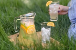 Limonadă de casă cu ierburi – un truc românesc vechi