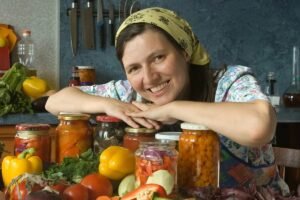 Dovlecei murați „în stil românesc”: Gustul copilăriei într-o singură seară