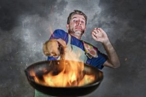 Cum să cureți o oală arsă fără efort: doar două ingrediente pentru strălucire