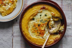 Pizza-tiramisu? Nu, plăcintă cu brânză și mămăligă