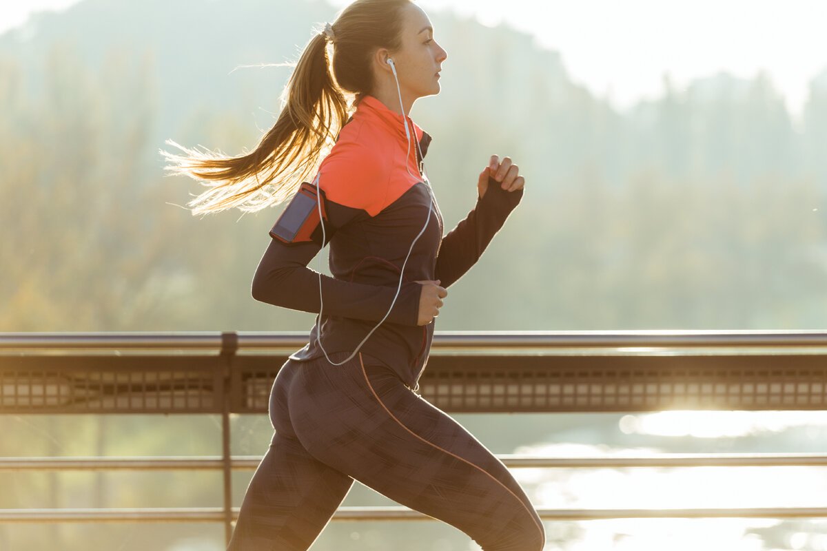 Exercițiul de 5 minute care topește burta: Plank-ul, secretul unui abdomen tonifiat