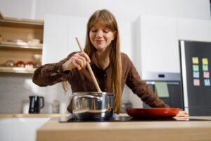 Prăjitură fără coacere: doar 4 ingrediente pentru un desert delicios