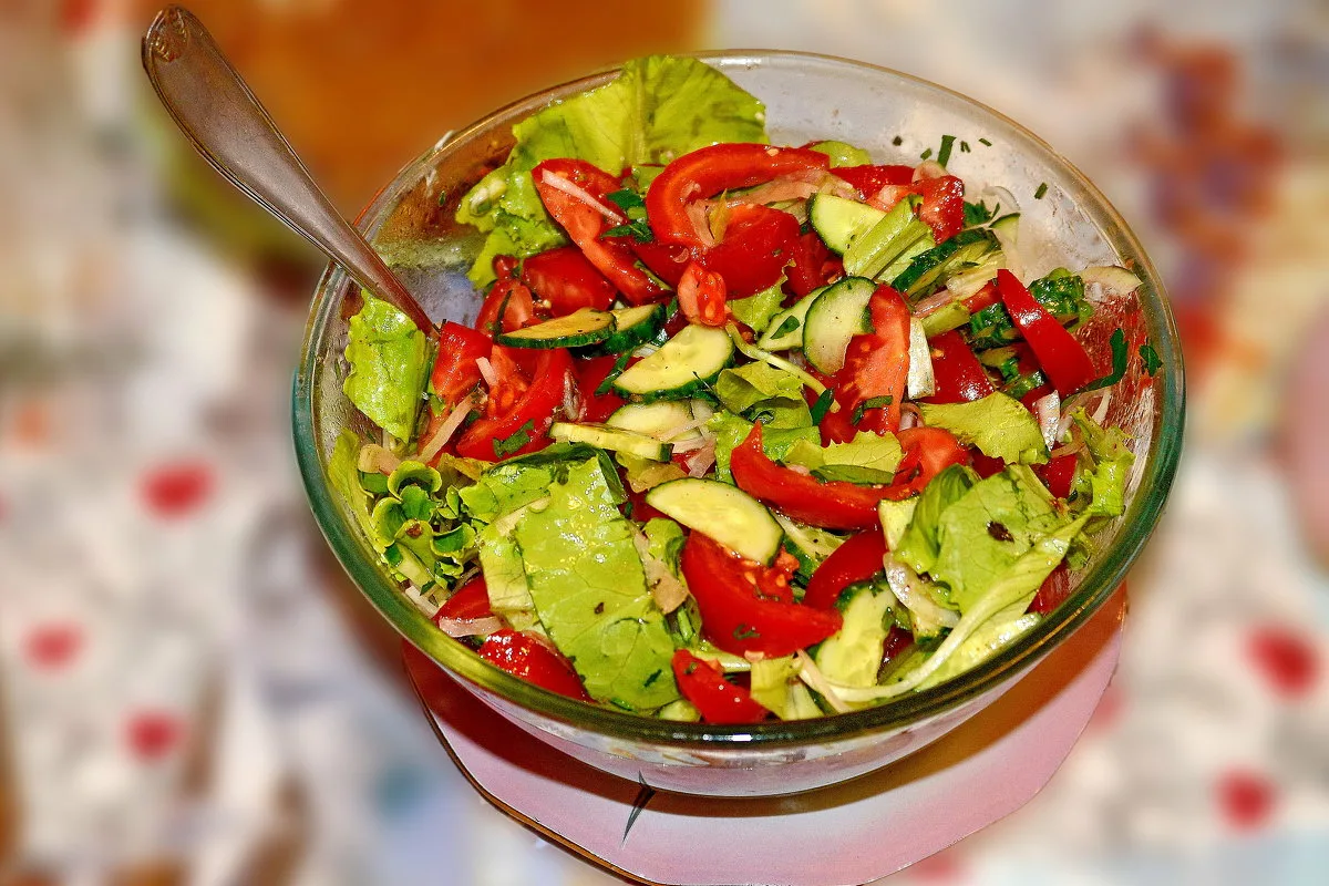 Salată de vară gata în 3 minute, care răcorește ca o limonadă