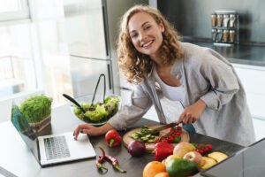 Salată de vară gata în 3 minute, care răcorește ca o limonadă