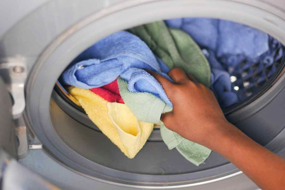 De ce este mai bine să speli prosoapele separat de haine