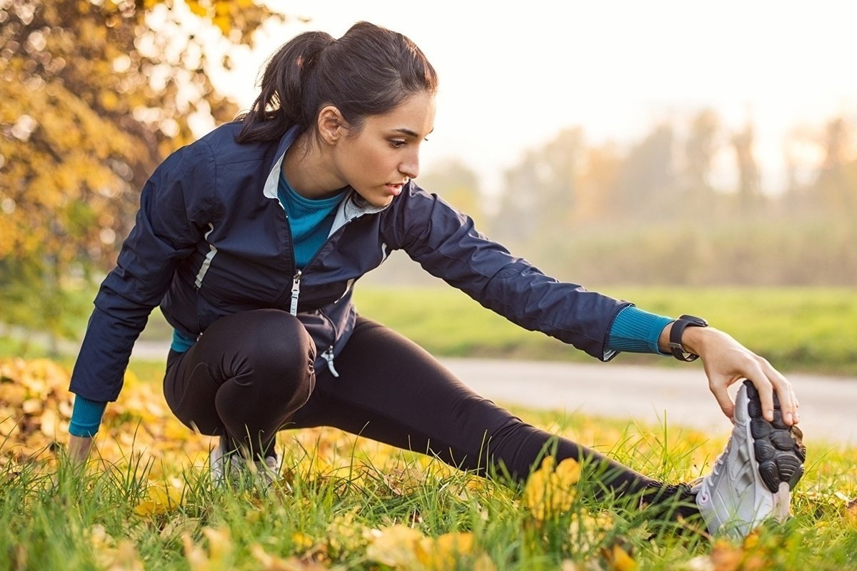 Sport în grădină: cardio-mix cu apă și lopată