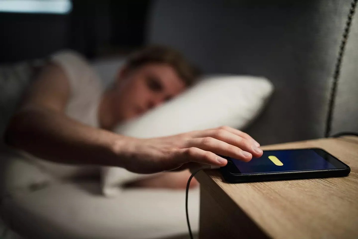 Cum să oprești telefonul din a te suprasolicita mental