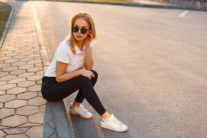 Curățarea adidașilor albi după iarnă – trend în 2025?