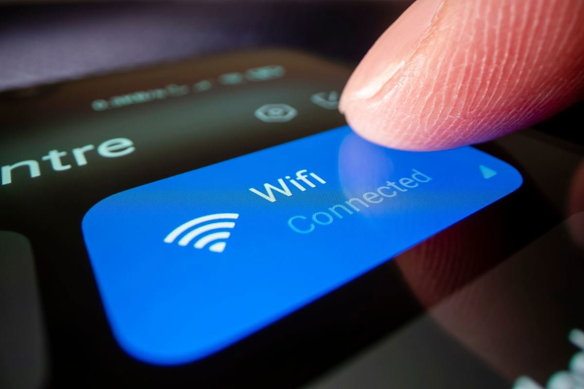 Wi-Fi „adormit”: Ce perturbă semnalul noaptea?