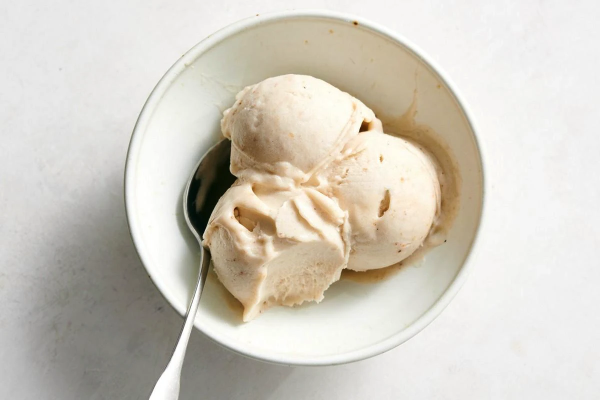 Înghețată de banane cremoasă ca la gelaterie făcută în blender cu doar 2 ingrediente în 5 minute active