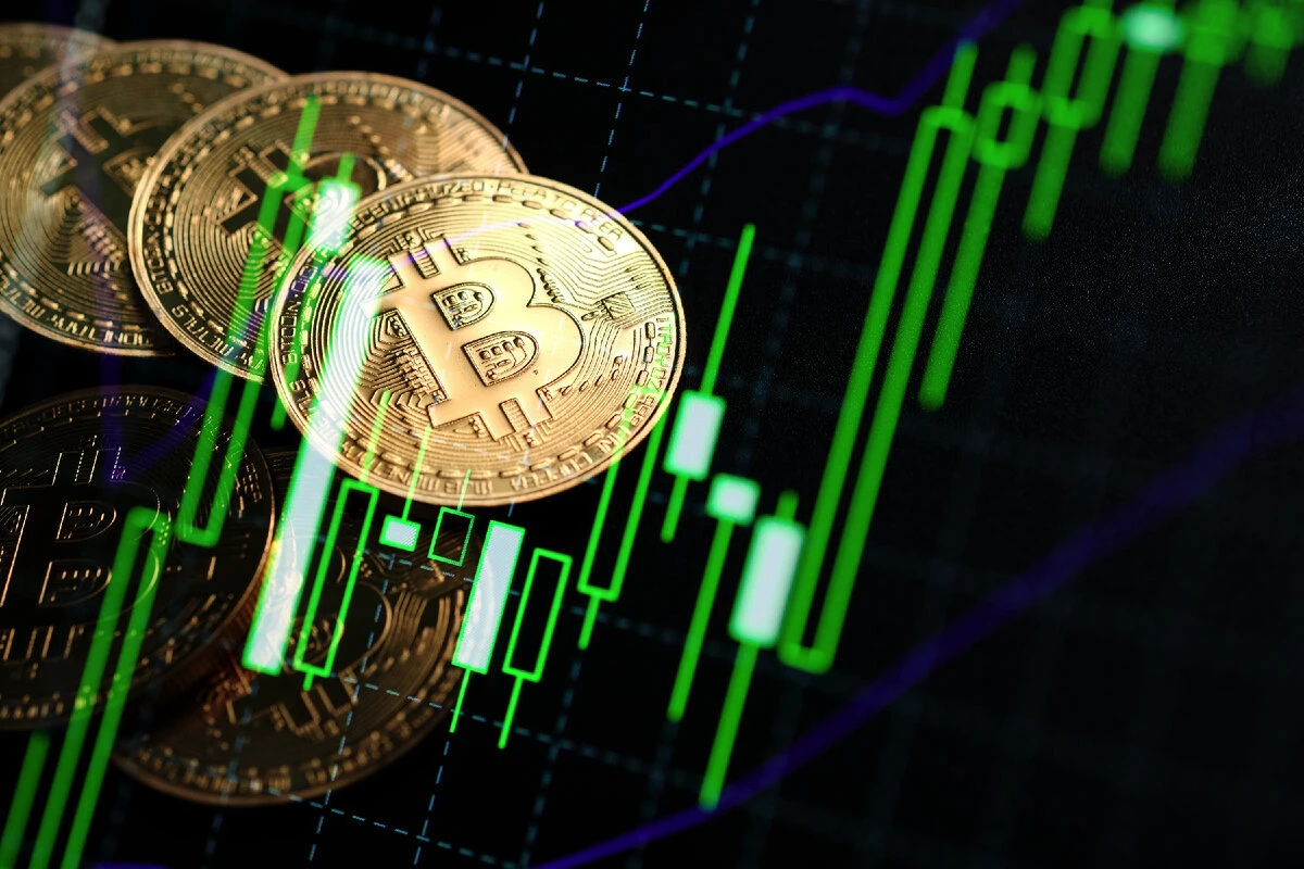 Bitcoin revine puternic peste 100.000 de dolari – ce prevăd analiștii pentru finalul lui 2025 și ce factori alimentează raliul