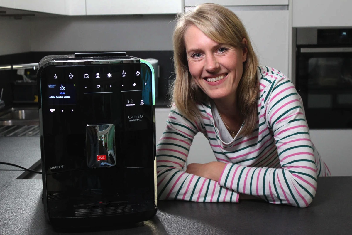 TOP 10 Espressoare automate de urmărit la Black Friday 2025 pe eMAG: Pregătește-ți bugetul pentru cafea perfectă acasă!