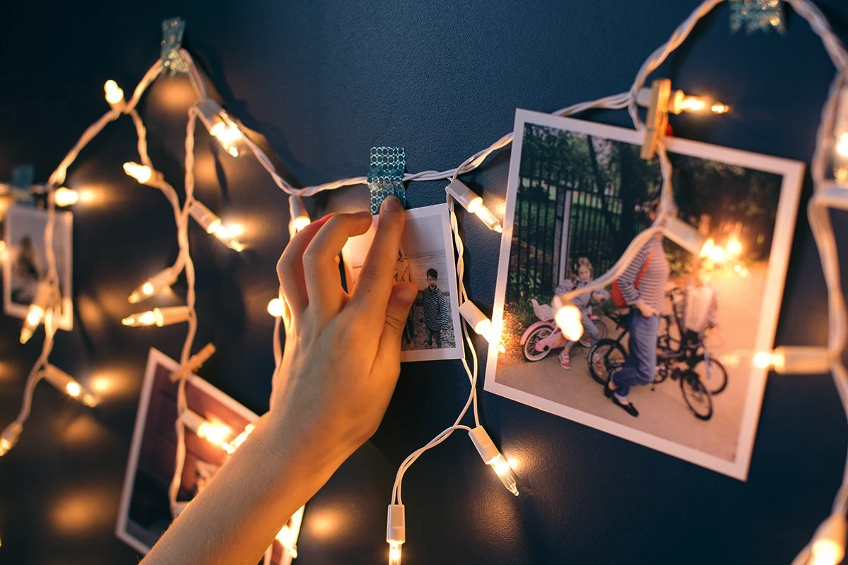 De ce arată balconul mohorât toamna — și trei soluții care vor uimi oaspeții